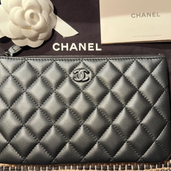 NEW Auth Chanel So Black CC O-Case 2024 Small Pouch - Picture 3 of 9
